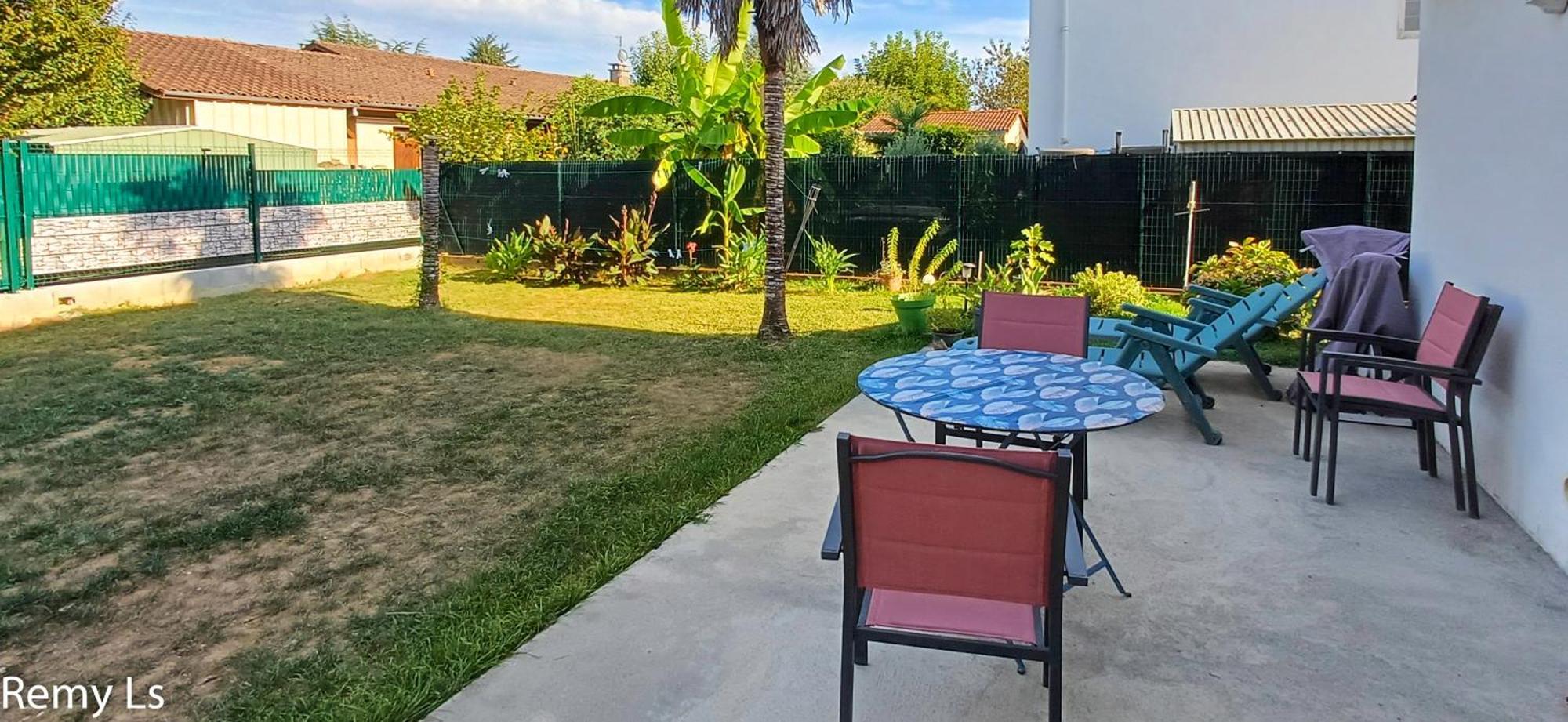 Joli Appartement Villeneuve-sur-Lot Exteriör bild